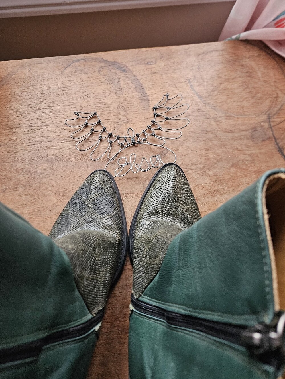 Fluevog Room 203 Green Women's EUC Pointed-Toe Boots